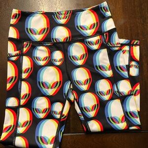 EUC CVG Optical Illusion Alien print Leggings - S